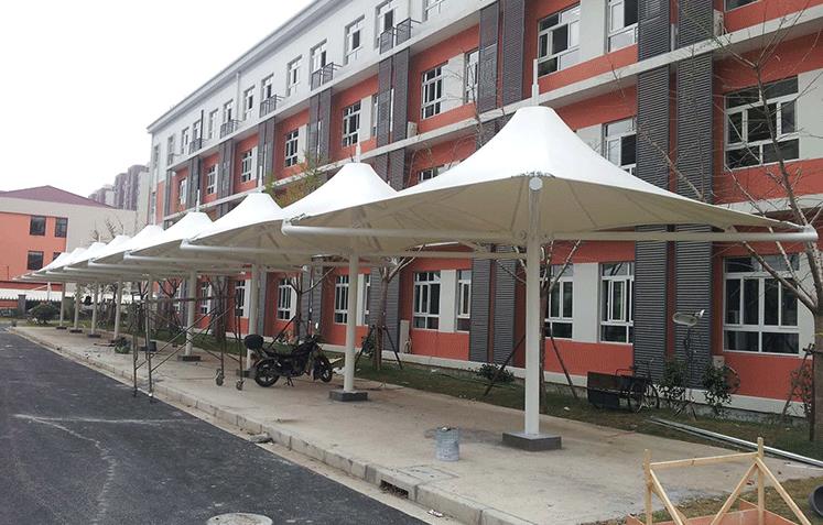 膜結(jié)構(gòu)電動(dòng)車棚