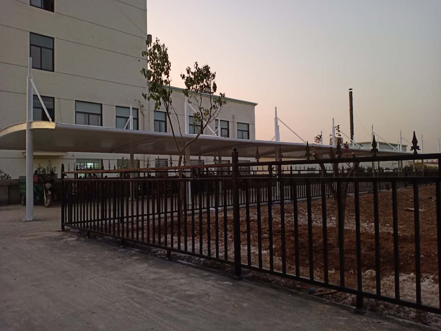 安徽海德思剛性支撐體系膜結(jié)構(gòu)車棚 安徽海德思剛性支撐體系膜結(jié)構(gòu)車棚